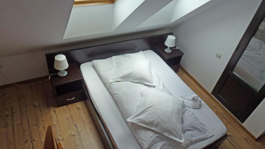 Hotel Sura Pietrei Craiului Zărneşti Esterno foto